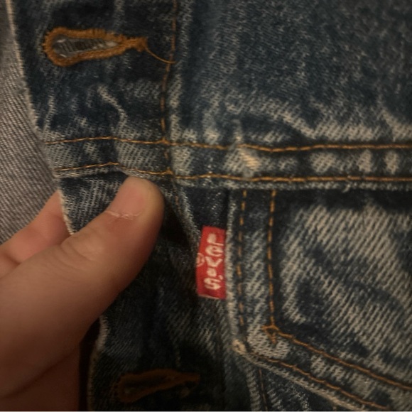 1988 Levi jacket with extra wear. Measures to a medium but would fit loosely - Picture 10 of 10